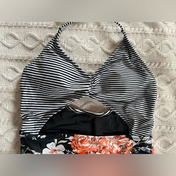 Cupshe Black & White Striped Floral One Piece Swimsuit Women’s Size Medium - Picture 12 of 12